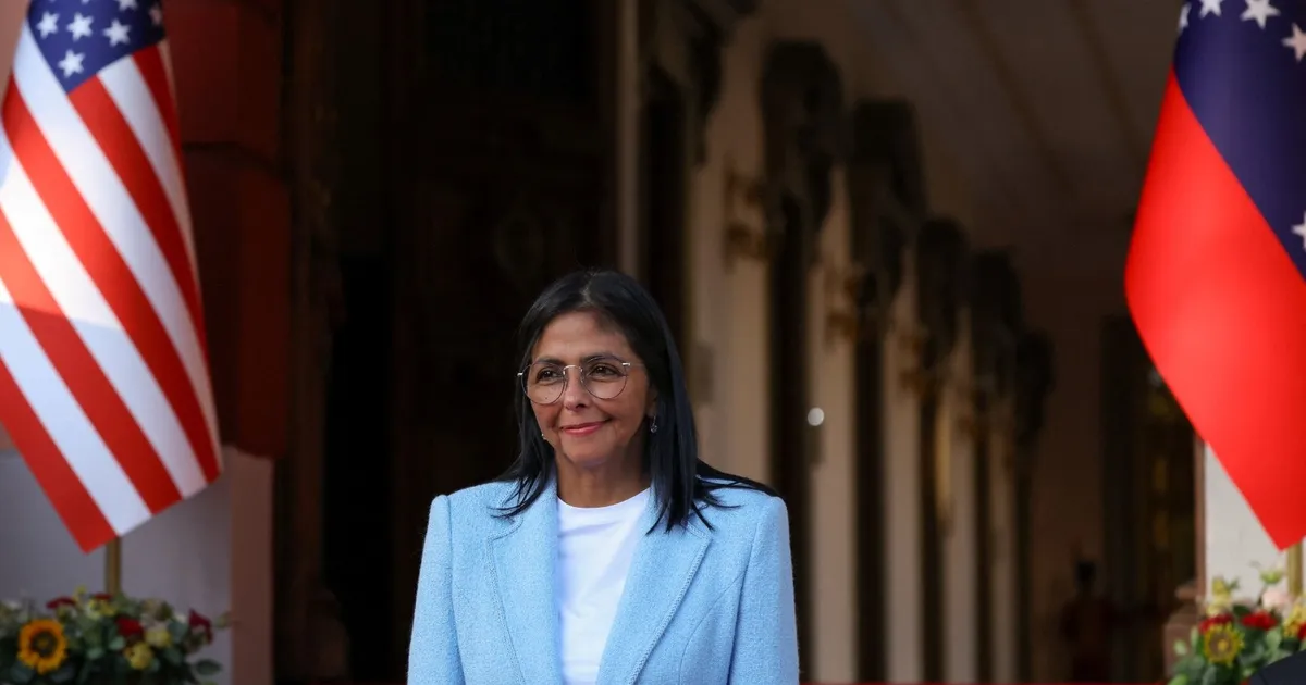 رفعت الولايات المتحدة العقوبات المفروضة على رئيسة فنزويلا المؤقتة، ديلسي رودريجيز.