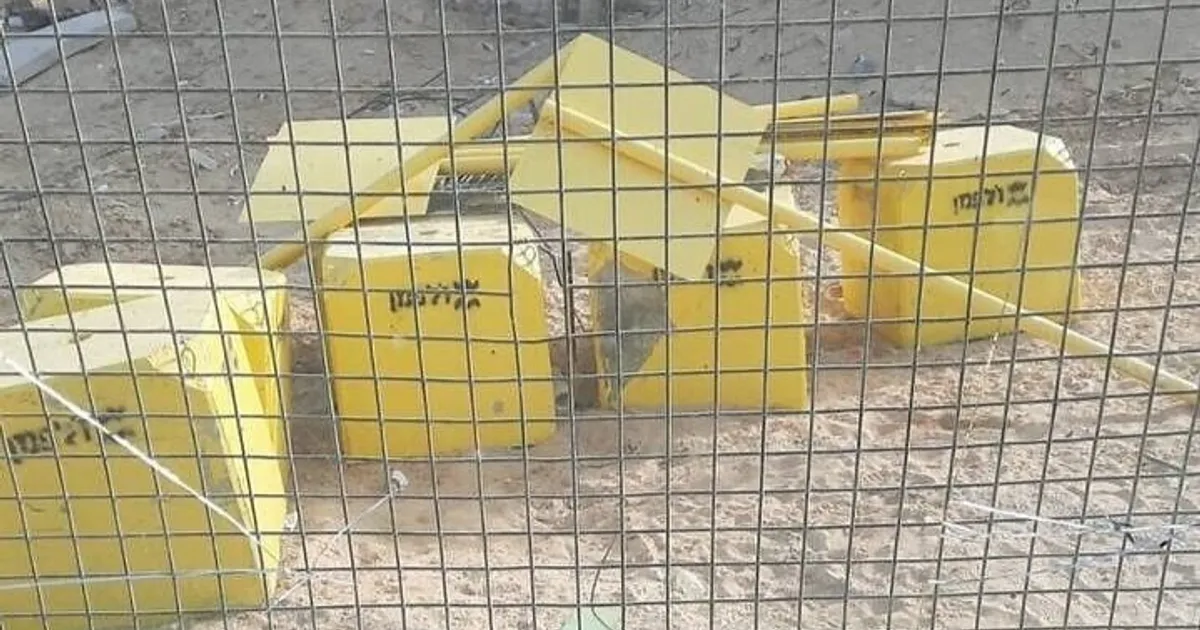 الجيش الإسرائيلي يبدأ وضع كتل إسمنتية على طول خط الانسحاب الأصفر في غزة