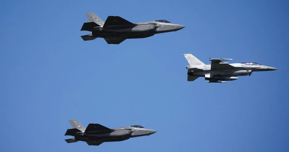 بولندا تعلن التأهب وتغلق مطارات بالتزامن مع هجمات روسية على أوكرانيا