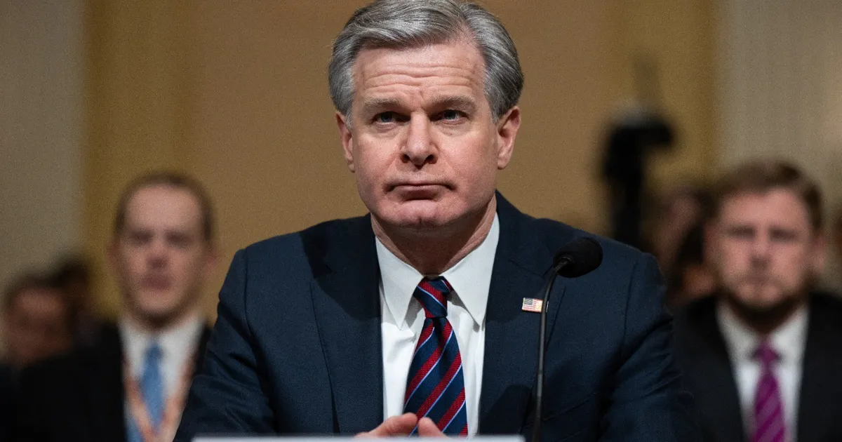 بعد كومي.. ترمب يتهم مدير FBI السابق كريستوفر راي بالكذب في أحداث الكابيتول