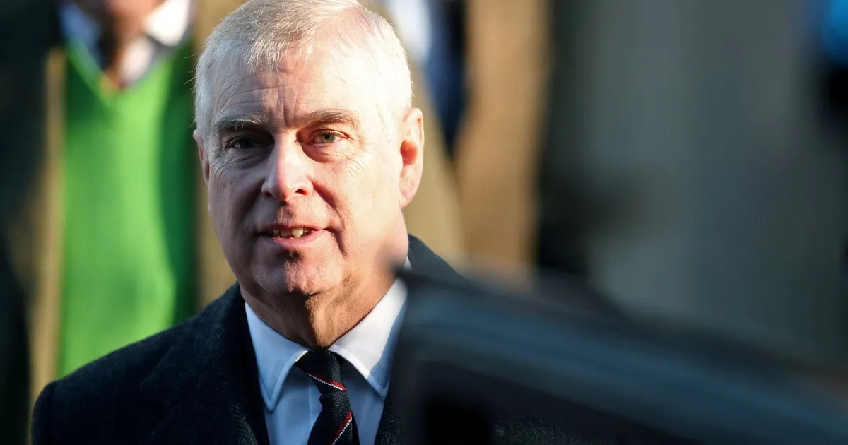 رسائل تظهر أن الأمير البريطاني السابق آندرو أطلع إبستين على ملفات