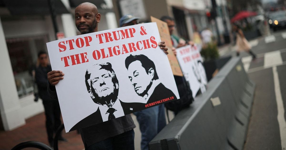 رغم توجيهات ترمب.. مراجعة عقود شركات ماسك مع الحكومة تقر بأهميتها