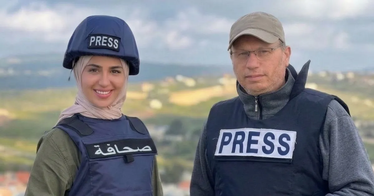 اقرأ الخبر إن فاتك: إسرائيل تغتال صحافيين اثنين في غارة على سيارتهما بجنوب لبنان.