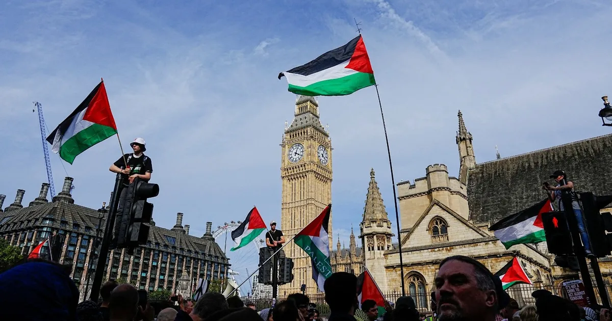 بريطانيا تعتزم إعلان الاعتراف بفلسطين الاثنين.. وتحضيرات لرفع العلم في لندن