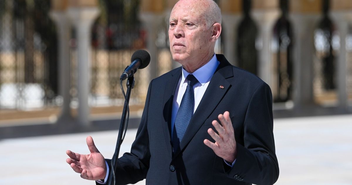 قيس سعيّد: الترشح لرئاسة تونس ليس شهوة ولا طموحاً وسيُطرح في وقته قيس سعيّد: الترشح لرئاسة تونس ليس شهوة ولا طموحاً وسيُطرح في وقته