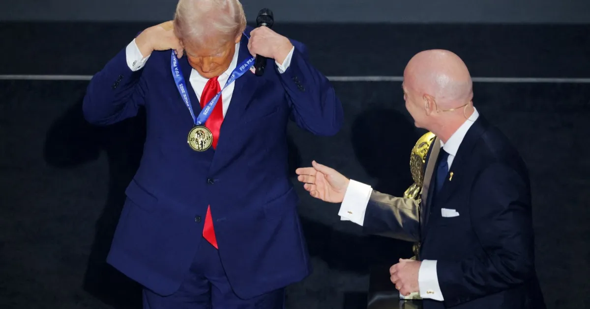 البيت الأبيض يدافع عن حصول ترمب على جائزة الفيفا للسلام: الأجدر