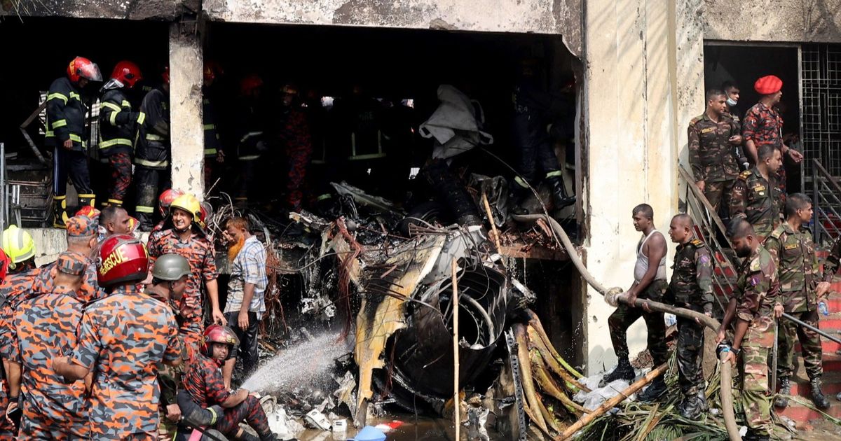 بنجلاديش.. تحطم طائرة للقوات الجوية في مجمع تعليمي يودي بحياة 19