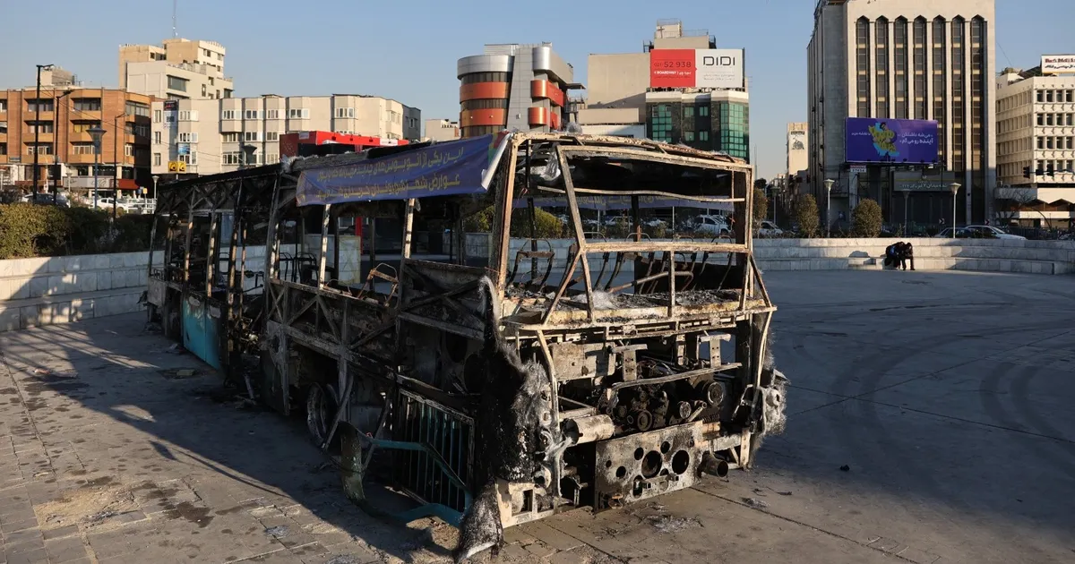 نجل شاه إيران السابق يدعو لمزيد من الضغط لمساعدة المتظاهرين