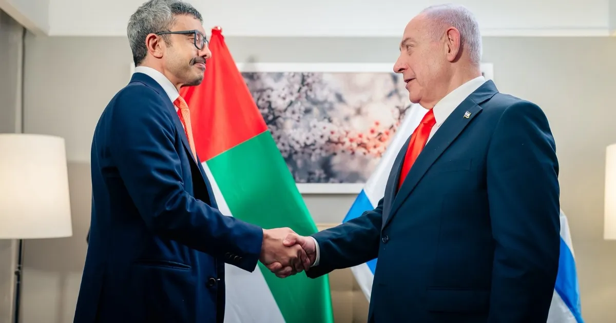 وزير الخارجية الإماراتي يلتقي نتنياهو: إنهاء حرب غزة ضروري وندعم "حل الدولتين"