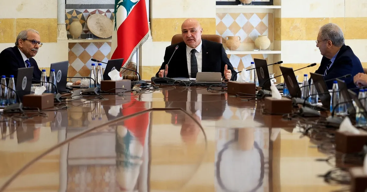 لبنان.. الحكومة تقر خطة الجيش بشأن حصر السلاح بيد الدولة