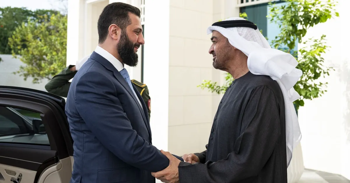 محمد بن زايد والشرع يبحثان تعزيز التعاون وتطورات الشرق الأوسط