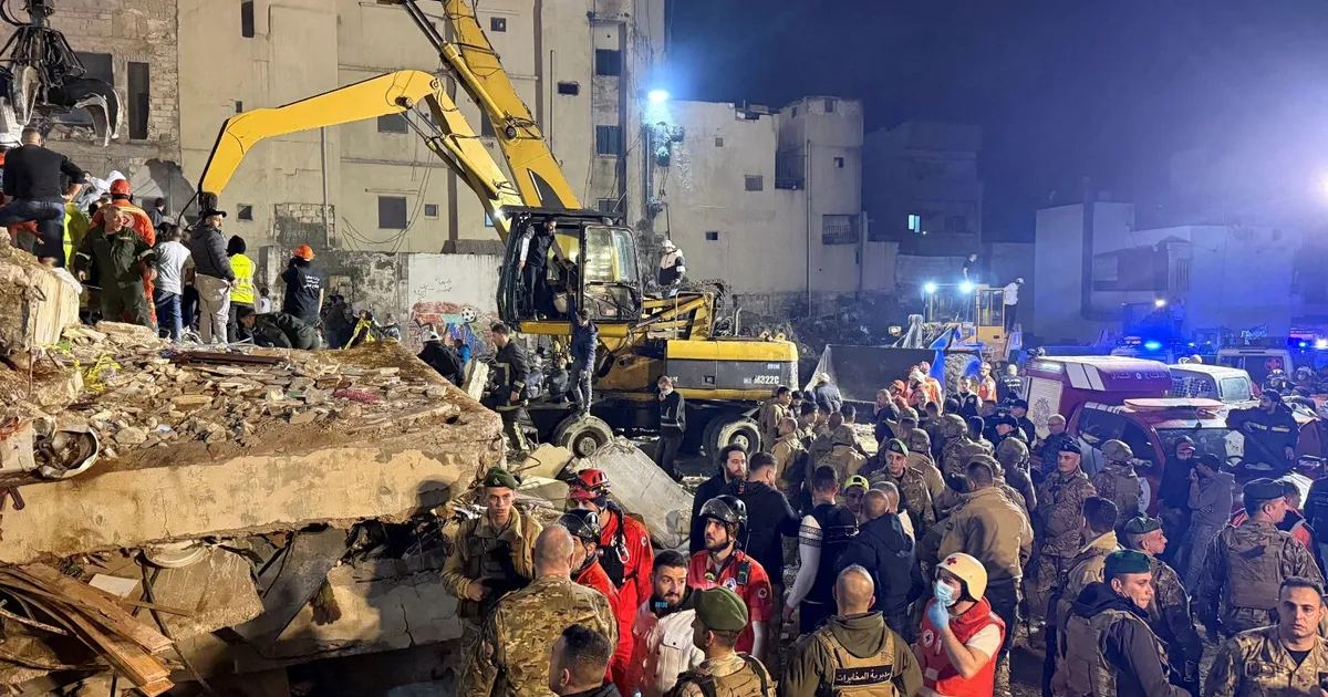 لبنان.. 14 ضحية و8 جرحى في انهيار مبنى سكنى بطرابلس