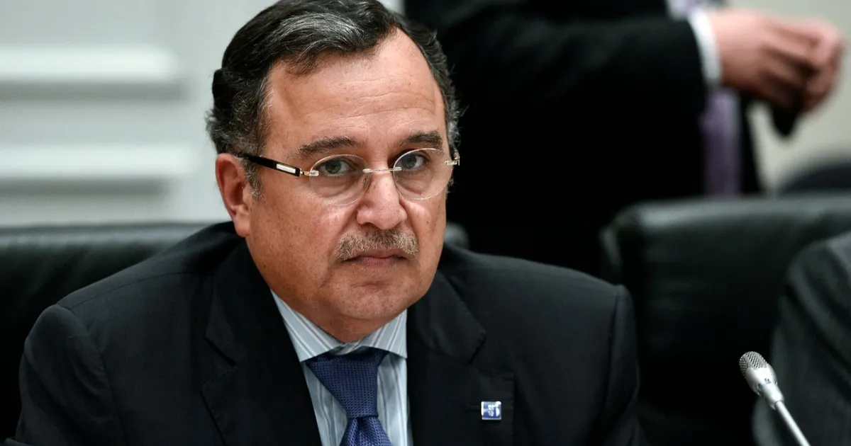 اعتمد مجلس الجامعة العربية دعم ترشيح نبيل فهمي، لتولي منصب الأمين العام لجامعة الدول.