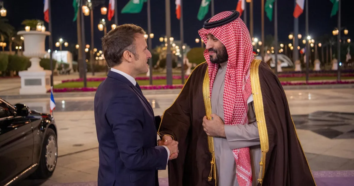 ولي العهد السعودي والرئيس الفرنسي يبحثان تطورات الأوضاع في المنطقة