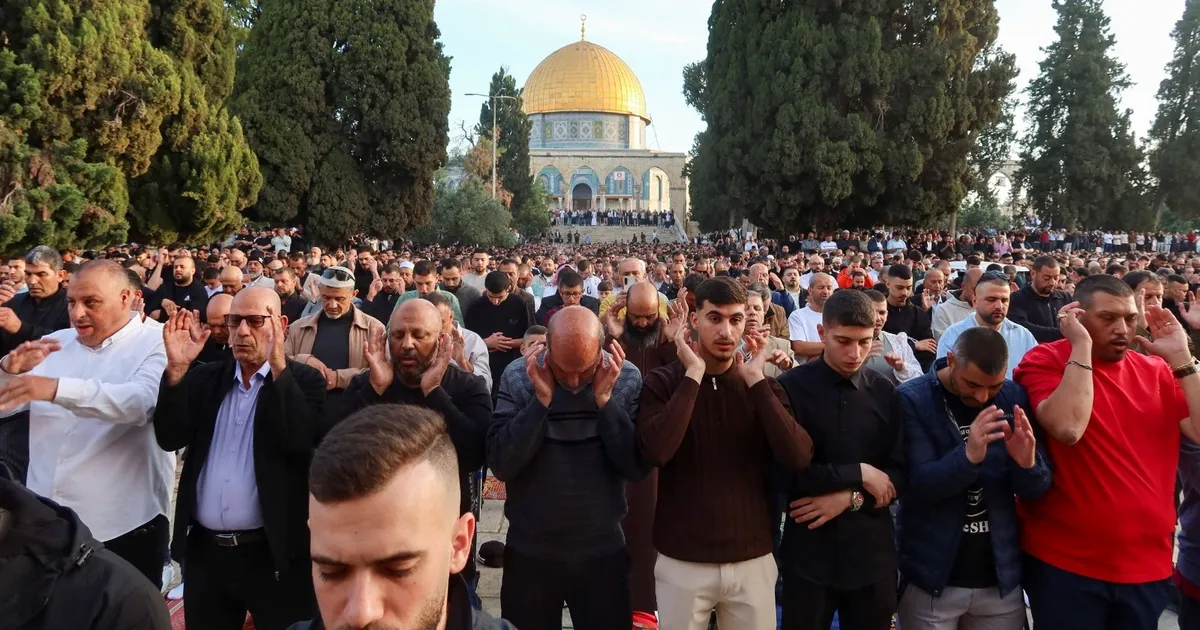 8 دول عربية وإسلامية تدين اقتحامات الأقصى ورفع العلم الإسرائيلي داخله