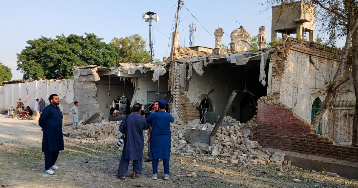باكستان.. هجوم انتحاري على مسجد يودي بحياة 15 شخصاً على الأقل