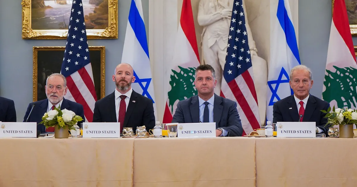 لبنان وإسرائيل يتفقان على وقف النار وإخلاء جنوب الليطاني من "حزب الله"