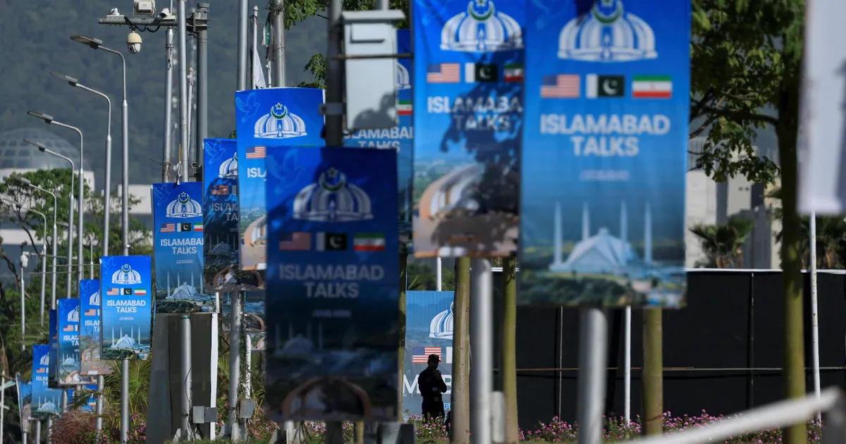 مصدر باكستاني: فك تجميد الأصول ورفع الحصار البحري أولوية لطهران