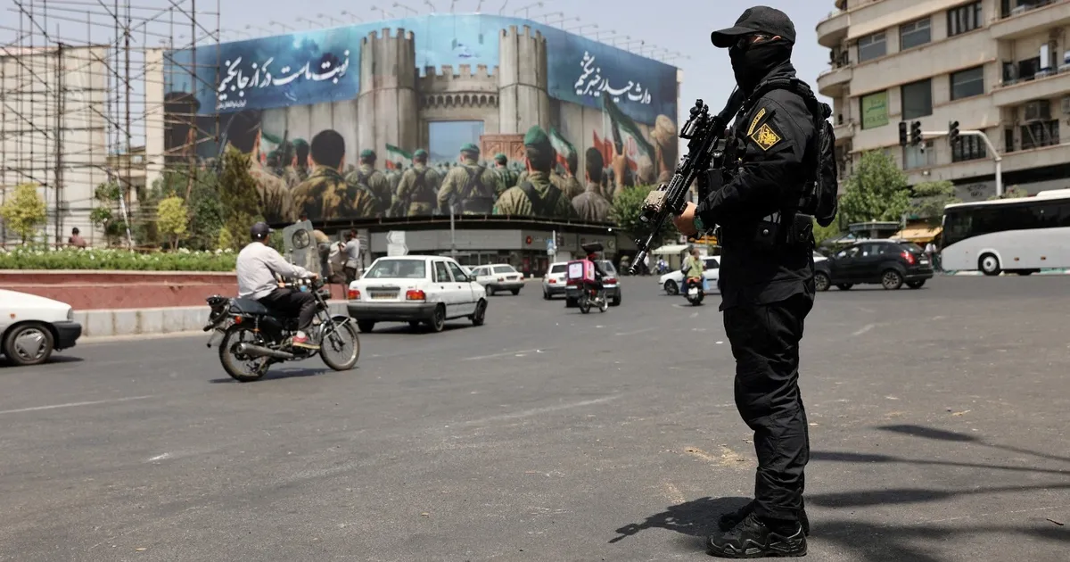 وسط توترات مع الولايات المتحدة.. إيران تعتقل سياسيين إصلاحيين بارزين