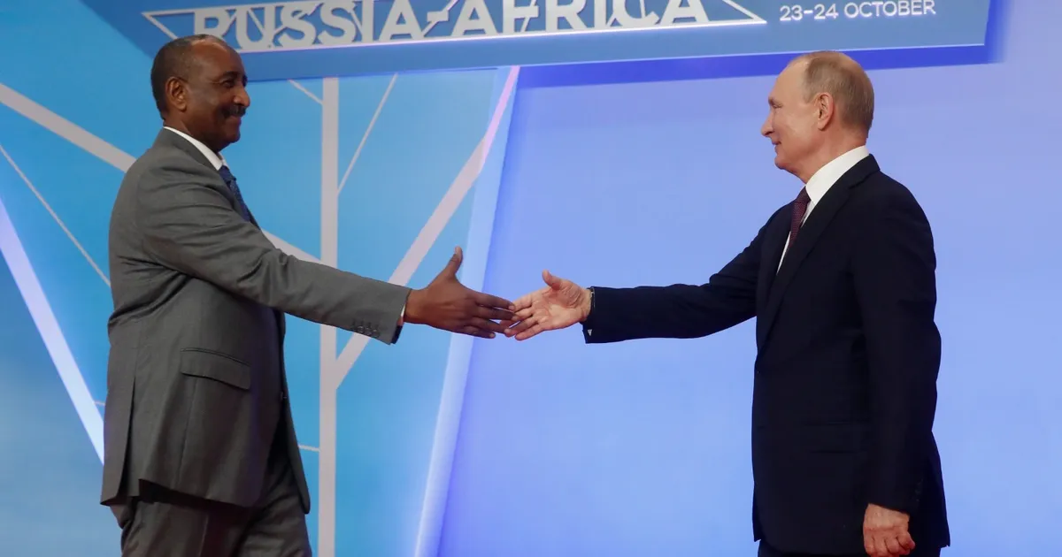 بعد تقارير عن قاعدة روسية.. تحذير أميركي للسودان من ”عواقب خطيرة”