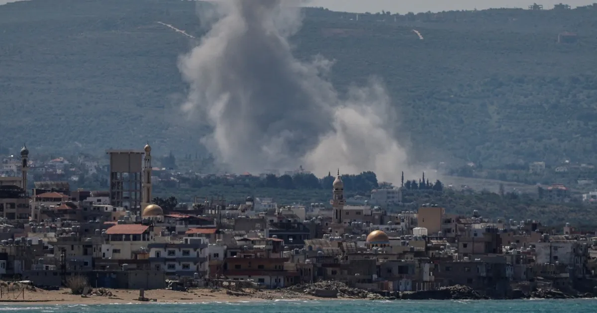 مفاوضات نادرة بين لبنان وإسرائيل تركز على سلاح حزب الله والحدود وترتيبات ما بعد الحرب.