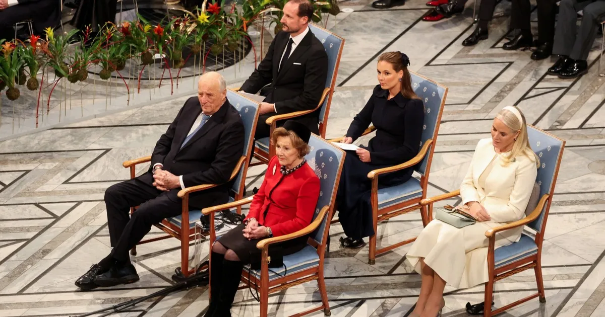 أزمة مزدوجة.. ملفات إبستين تهدد بانقسام العائلة المالكة في النرويج