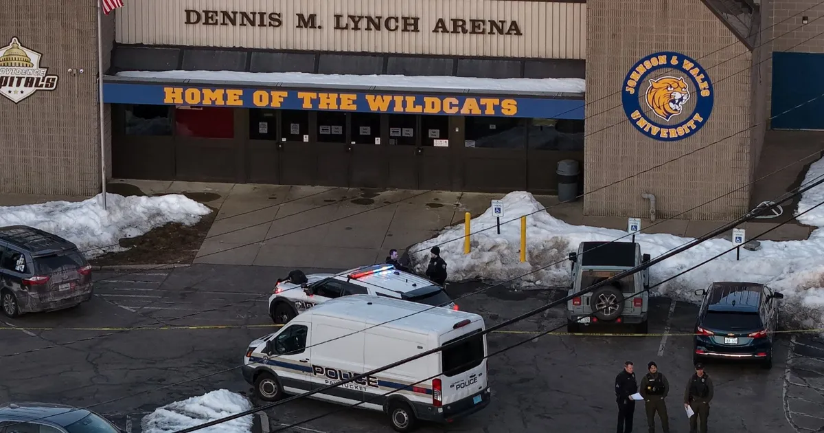 سقوط شخصين بإطلاق نار خلال مباراة للهوكي بولاية رود آيلاند الأميركية