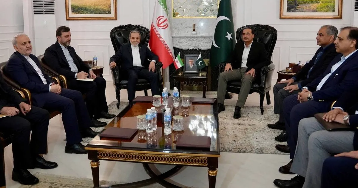 مقترح إيراني جديد لإعادة فتح مضيق هرمز وتأجيل المحادثات النووية