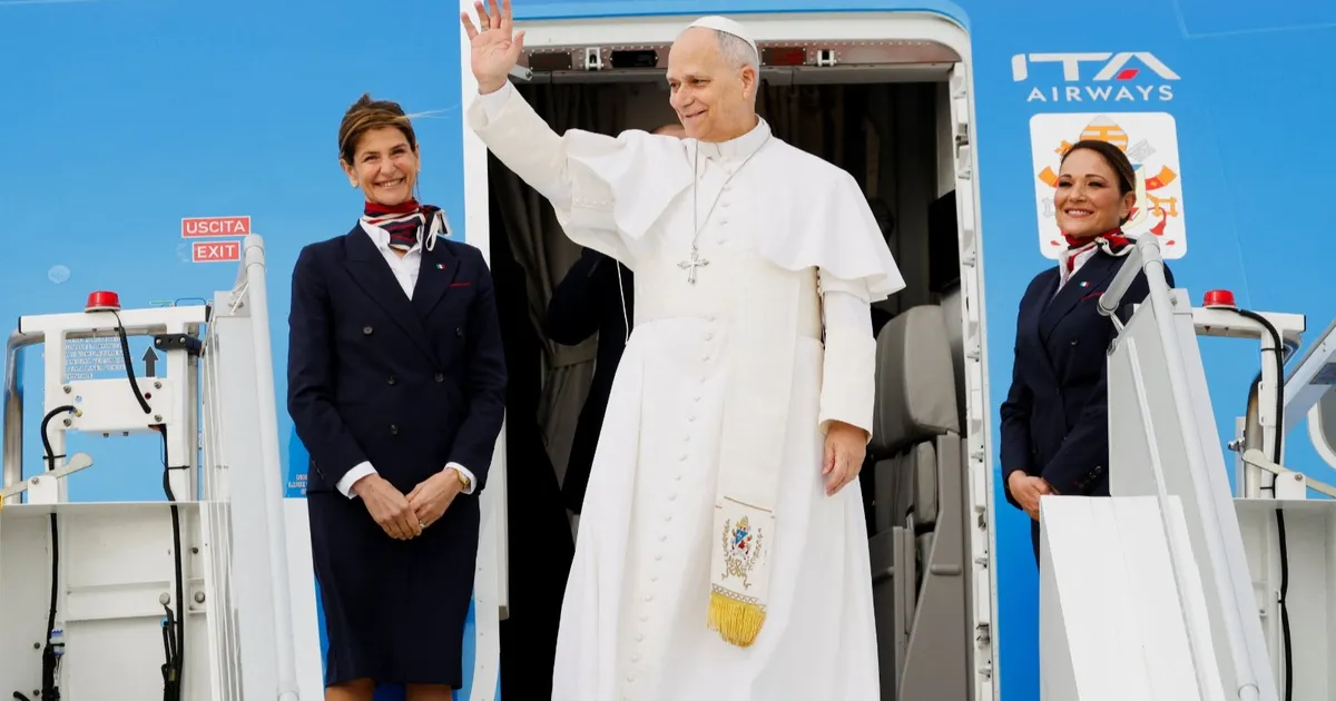 يبدأ البابا ليو الرابع عشر أول زيارة بابوية إلى الجزائر بشعار السلام عليكم لتعزيز التعايش.