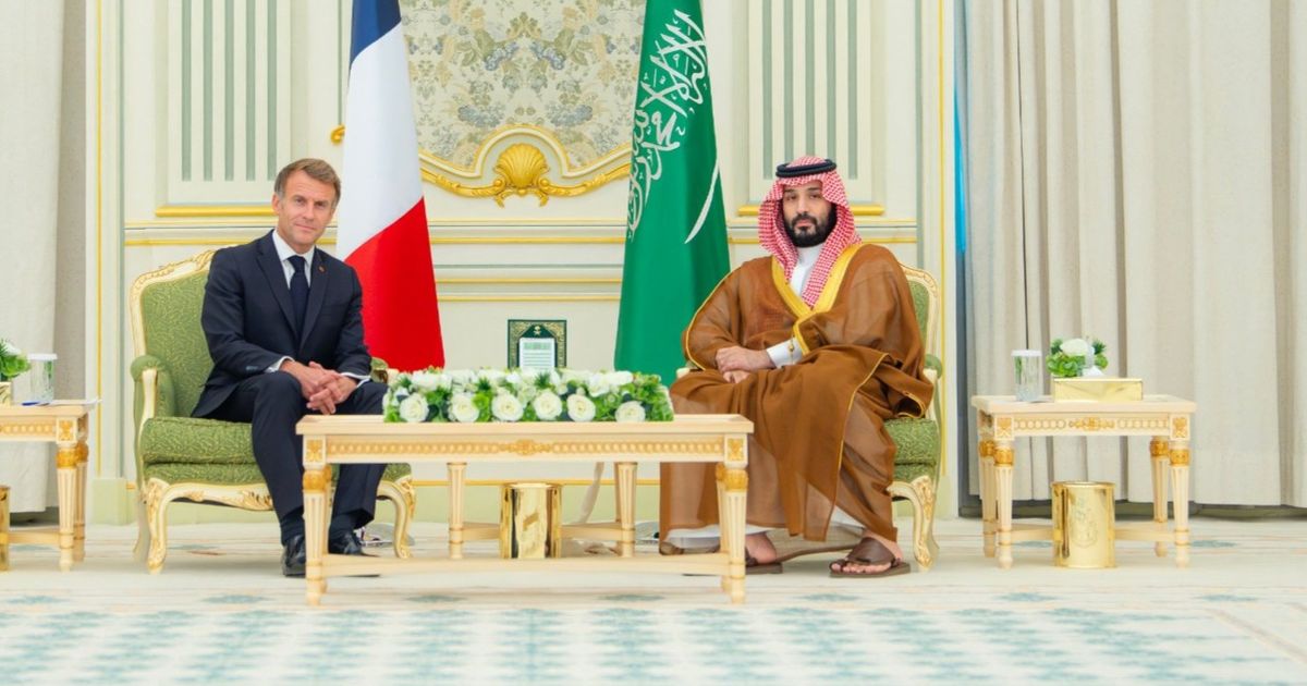ولي العهد السعودي يستقبل الرئيس الفرنسي في الرياض