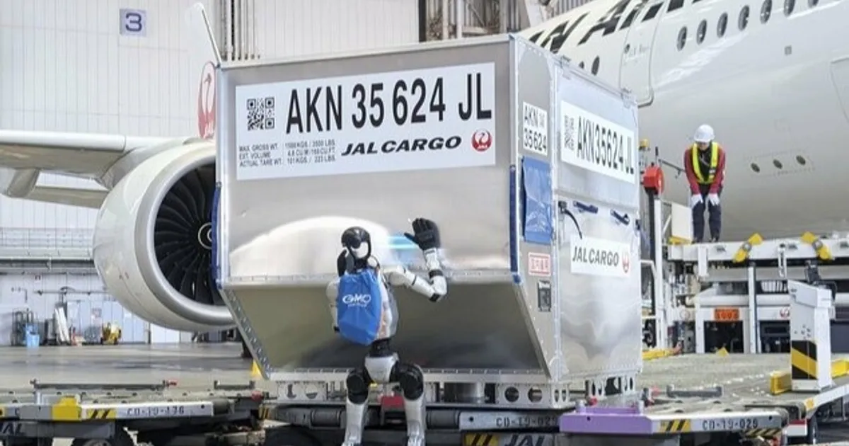 اليابان تشغيل الروبوتات يصل لنقل الأمتعة في مطار طوكيو