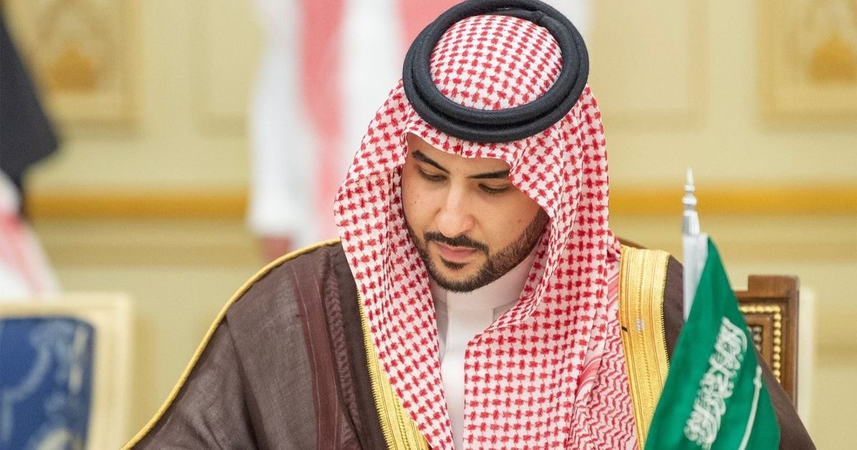 خالد بن سلمان يدعو منصور بن زايد إلى زيارة السعودية الثلاثاء