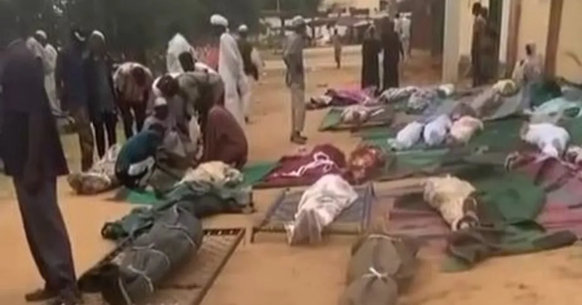 السودان.. عشرات الضحايا في هجوم بطائرة مسيرة على مسجد في الفاشر