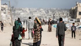 "هآرتس": إسرائيل تستهدف القيادة المدنية لـ"حماس" لإضعاف سيطرتها على غزة