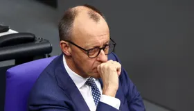 تقرير: ميرتس يدفع ألمانيا لدور قيادي في الاتحاد الأوروبي