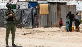 مخيمات اللاجئين في سوريا.. مصير غامض بعد تعليق المساعدات الأميركية