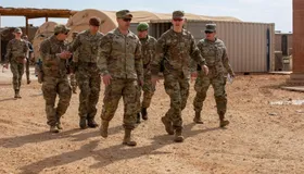 الجيش الأميركي يعلن بدء نقل معتقلي "داعش" من سجون شمال شرق سوريا إلى العراق