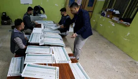 العراق.. المفوضية العليا: 55% نسبة المشاركة بالتصويت في الانتخابات البرلمانية