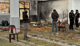 سوريا.. ضحايا ومصابون في انفجار داخل مسجد بحمص