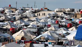 سوريا | "قسد" تنسحب من "الهول".. والتحالف يتفاوض لتسليم مخيم "سجناء داعش" لدمشق