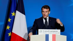 ماكرون يدعو الأوروبيين إلى التواصل المباشر مع بوتين بشأن حرب أوكرانيا