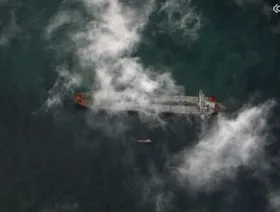 رغم ضغوط ترمب.. ناقلات خاضعة للعقوبات تواصل تحميل النفط الفنزويلي