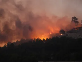 إجلاء المئات في شمال غرب تركيا مع استمرار جهود مكافحة حرائق غابات
