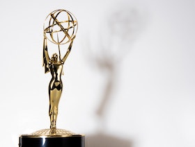 "تيد لاسو" و"ذا كراون" يحصدان جوائز إيمي التلفزيونية