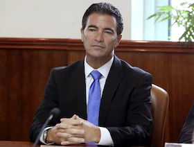 رئيس "الموساد" السابق يعيد "هدية نقدية" تلقاها من ملياردير أسترالي