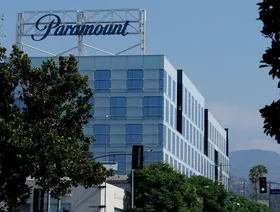 "وارنر براذرز " ترفض عرضاً جديداً من "باراماونت".. وتتمسك بـ"نتفليكس"
