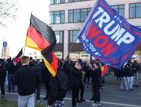 دعم ترمب يشق صفوف اليمين المتطرف في أوروبا.. ترحيب ألماني وحذر فرنسي