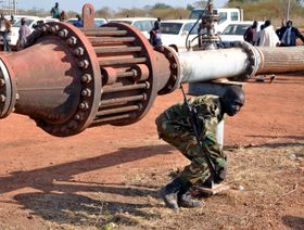 مسؤول بجنوب السودان: قرب استئناف ضخ النفط في خط أنابيب بالسودان