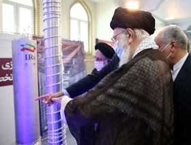 "تباطؤ إيران النووي" يعزز طموحات بايدن في خفض التوتر قبل الانتخابات