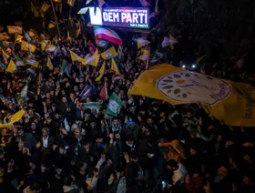 اعتقال 340 في احتجاجات بجنوب تركيا بعد حرمان مرشح معارض من منصبه